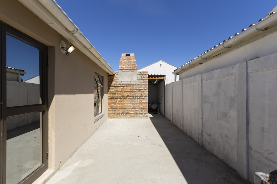 2 Bedroom Property for Sale in Admirals Park Western Cape
